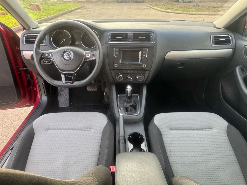 Photo 16 of this VOLKSWAGEN JETTA
