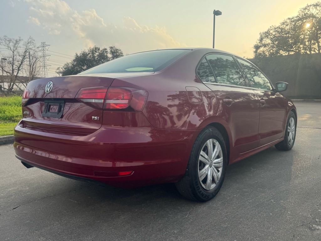 Photo 5 of this VOLKSWAGEN JETTA