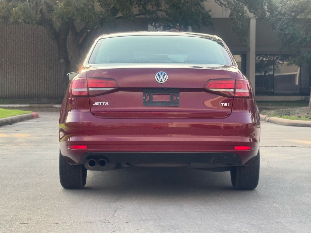 Photo 8 of this VOLKSWAGEN JETTA