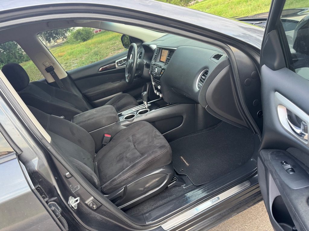 Photo 11 of this NISSAN PATHFINDER
