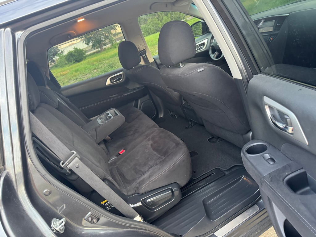 Photo 12 of this NISSAN PATHFINDER