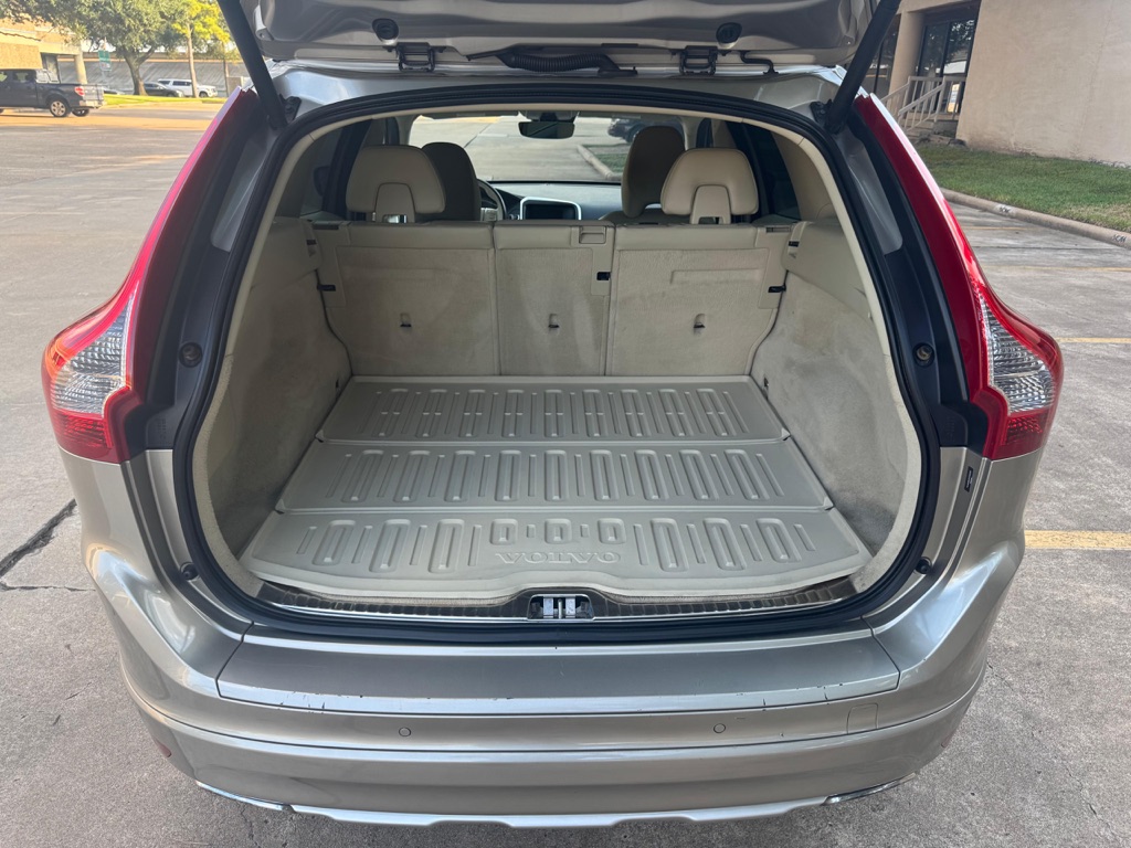 Photo 16 of this VOLVO XC60