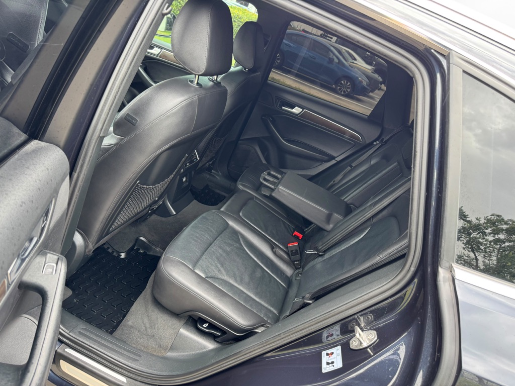 Photo 13 of this AUDI Q5