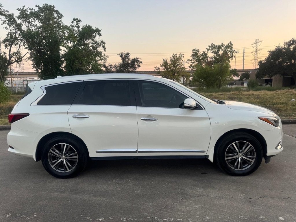 Photo 3 of this INFINITI QX60