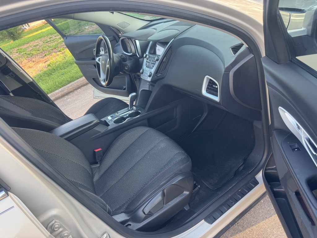 Photo 14 of this CHEVROLET EQUINOX