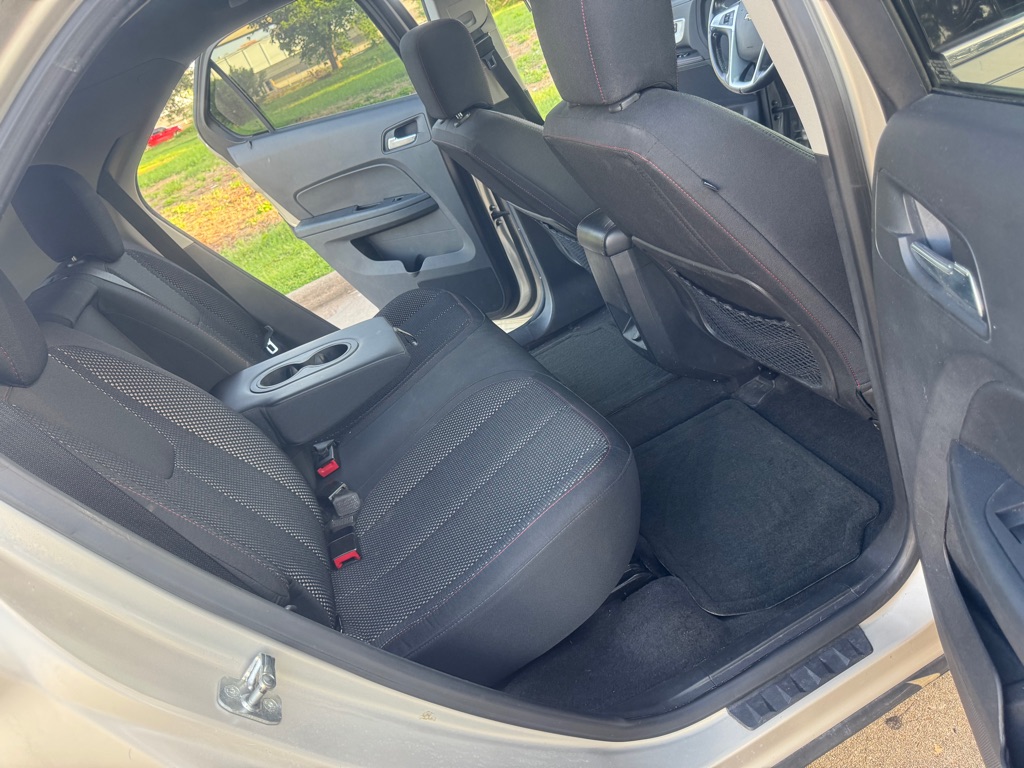 Photo 15 of this CHEVROLET EQUINOX