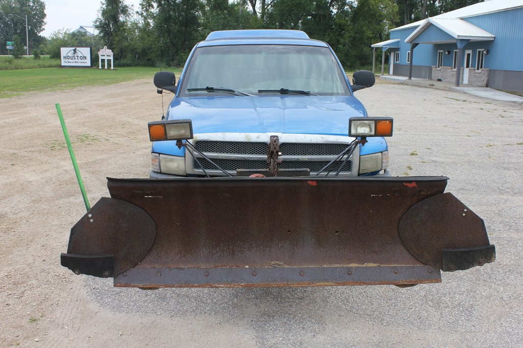 Photo 2 of this DODGE RAM 1500