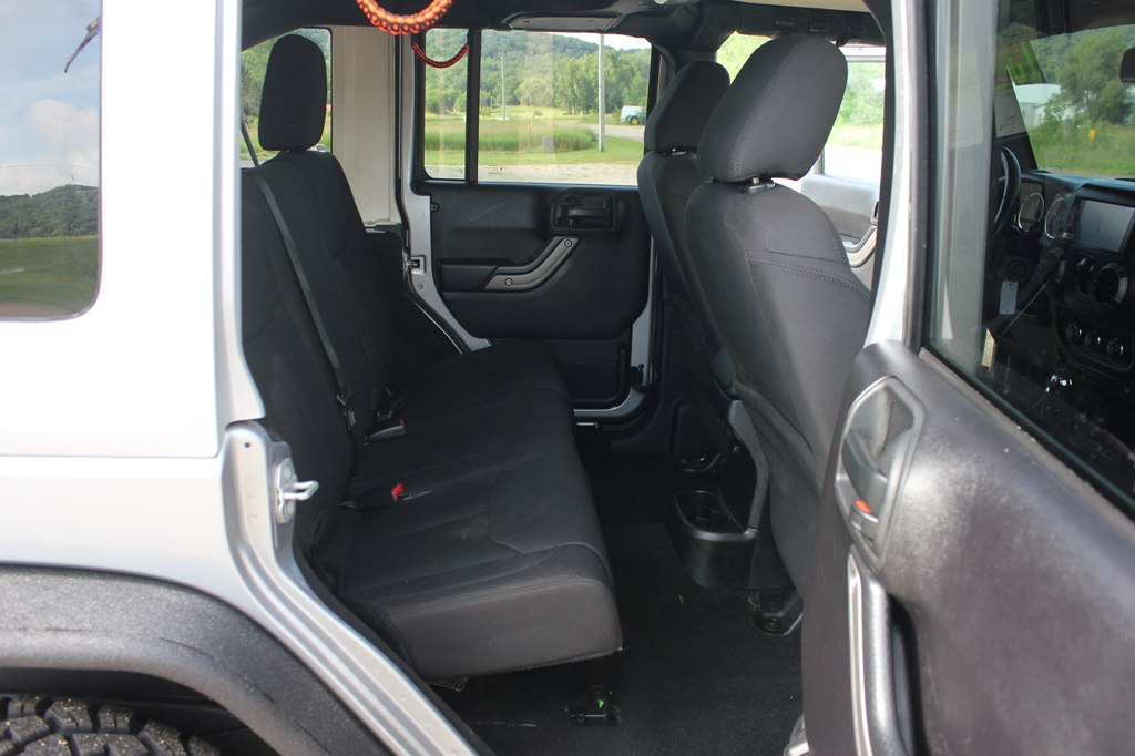 Photo 35 of this JEEP WRANGLER UNLIMI