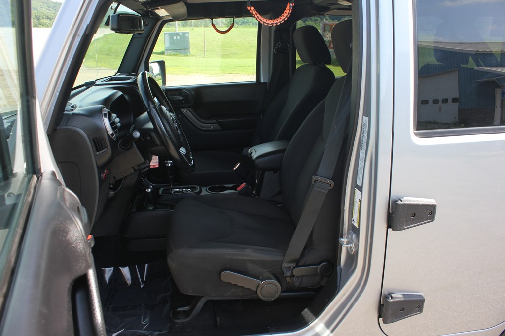 Photo 28 of this JEEP WRANGLER UNLIMI