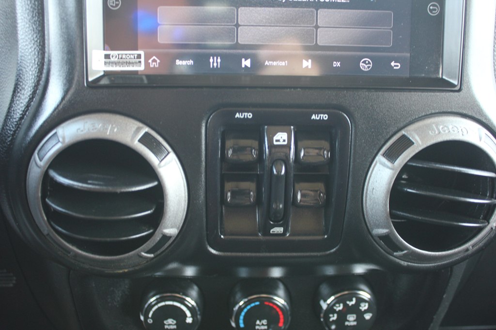 Photo 18 of this JEEP WRANGLER UNLIMI