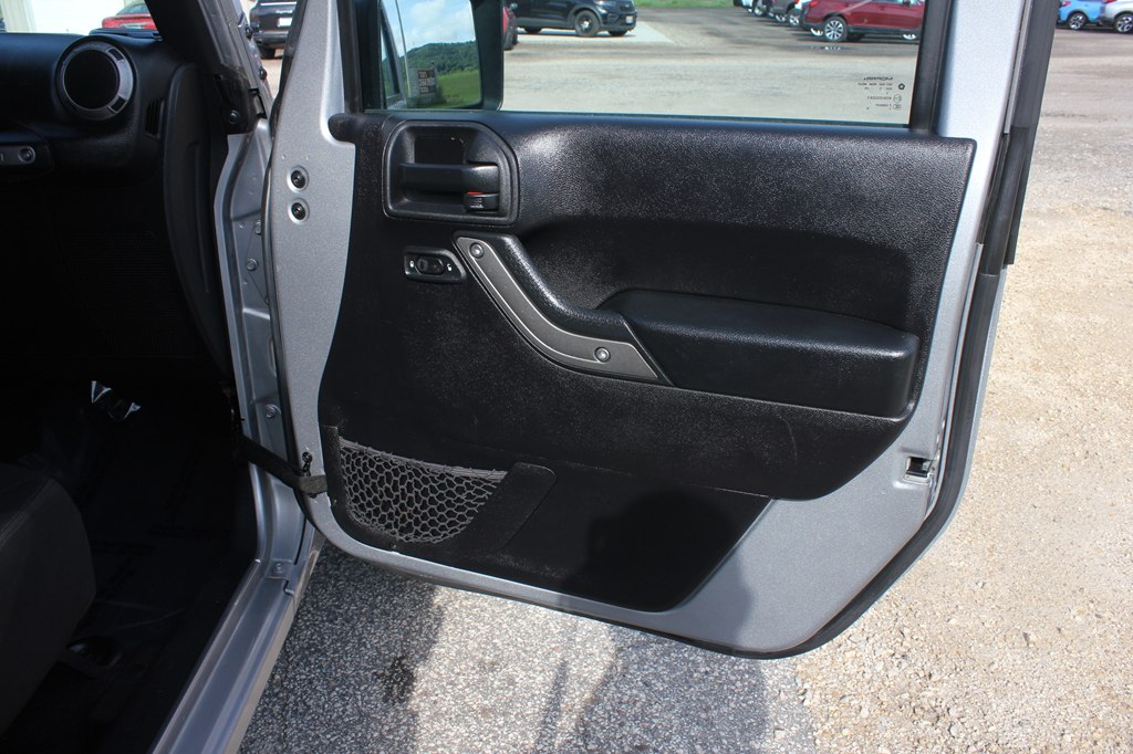 Photo 30 of this JEEP WRANGLER UNLIMI