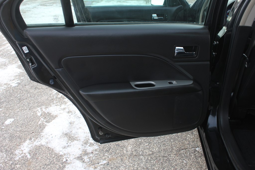 Photo 37 of this FORD FUSION