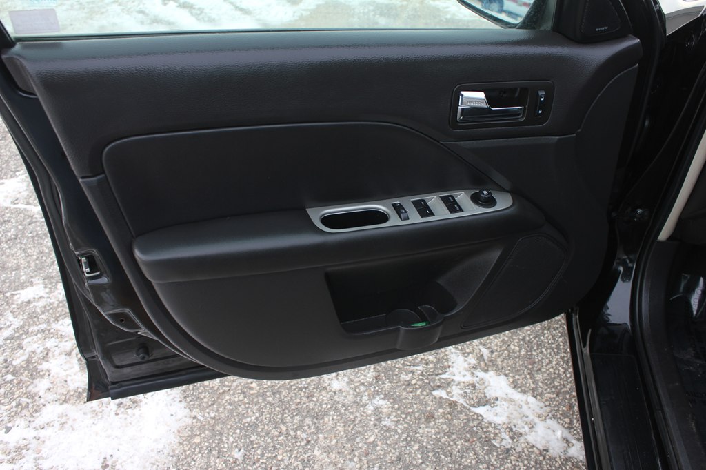Photo 27 of this FORD FUSION