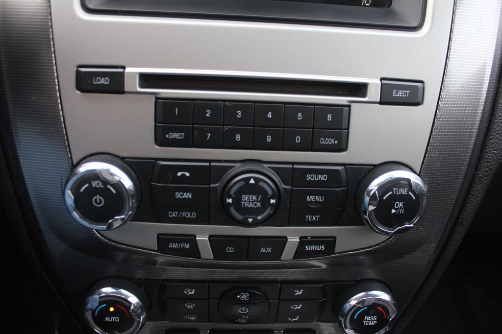 Photo 18 of this FORD FUSION