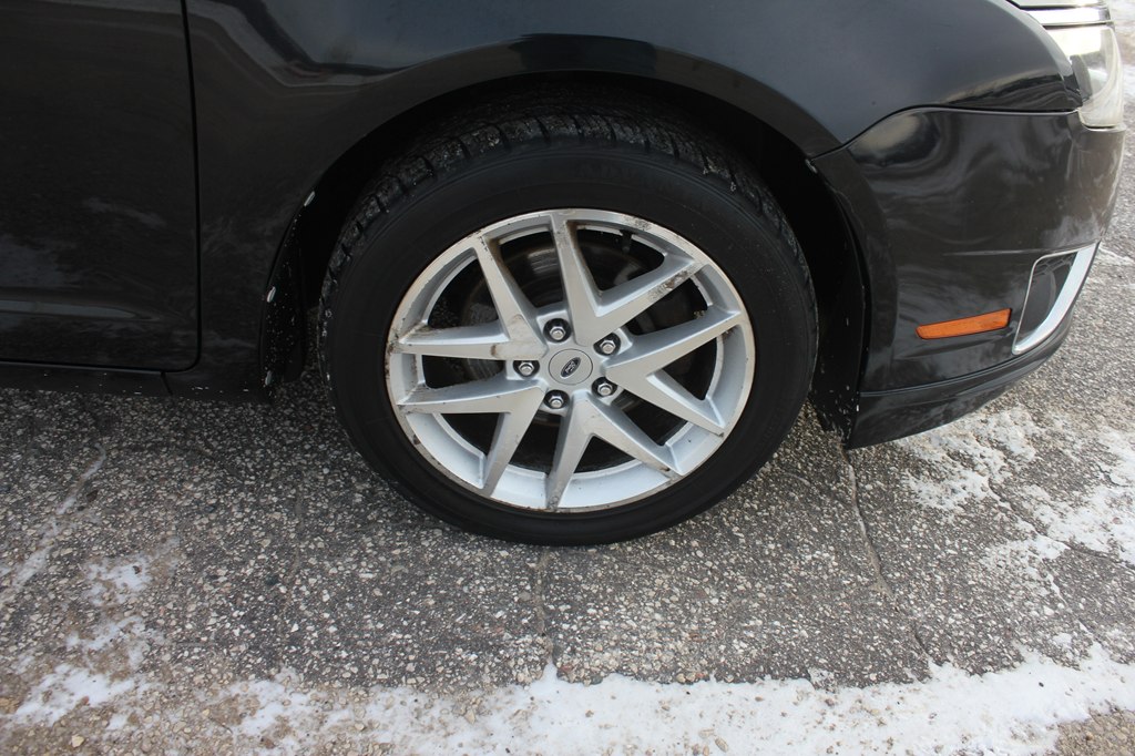 Photo 51 of this FORD FUSION
