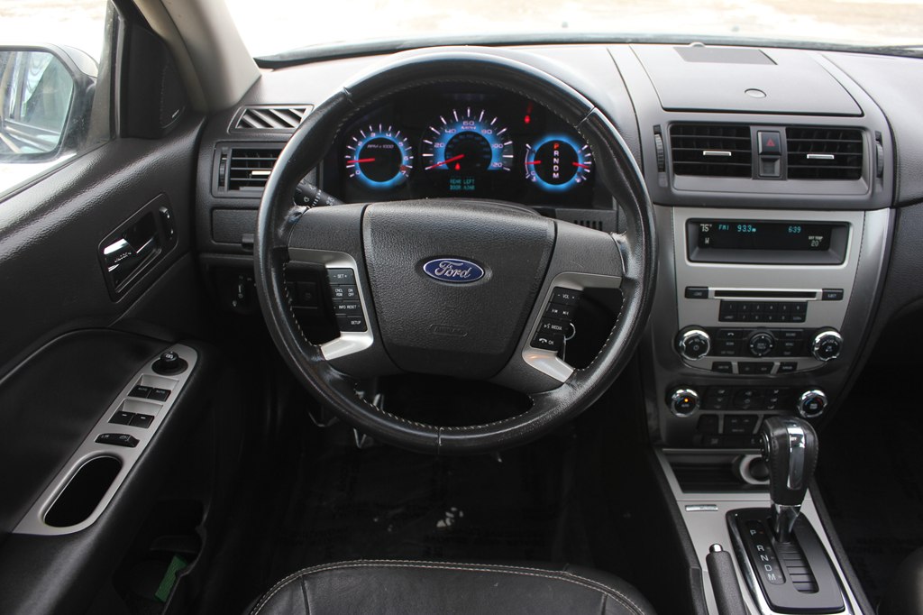 Photo 10 of this FORD FUSION