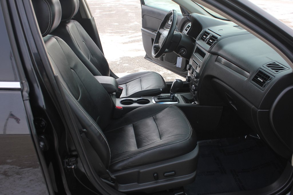Photo 32 of this FORD FUSION
