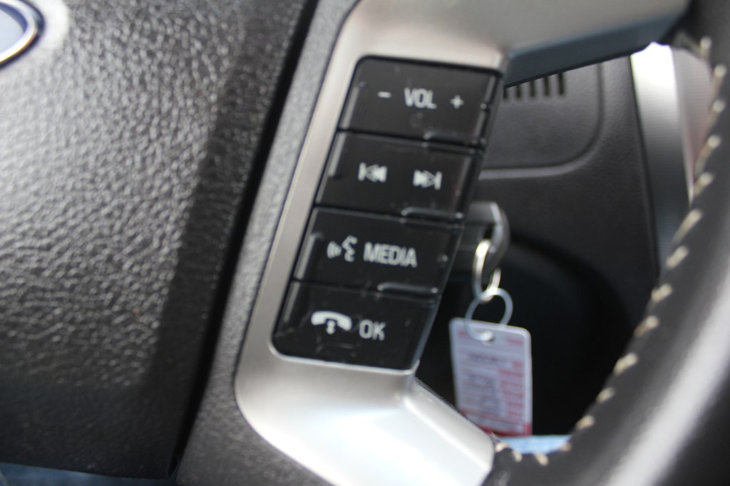 Photo 14 of this FORD FUSION