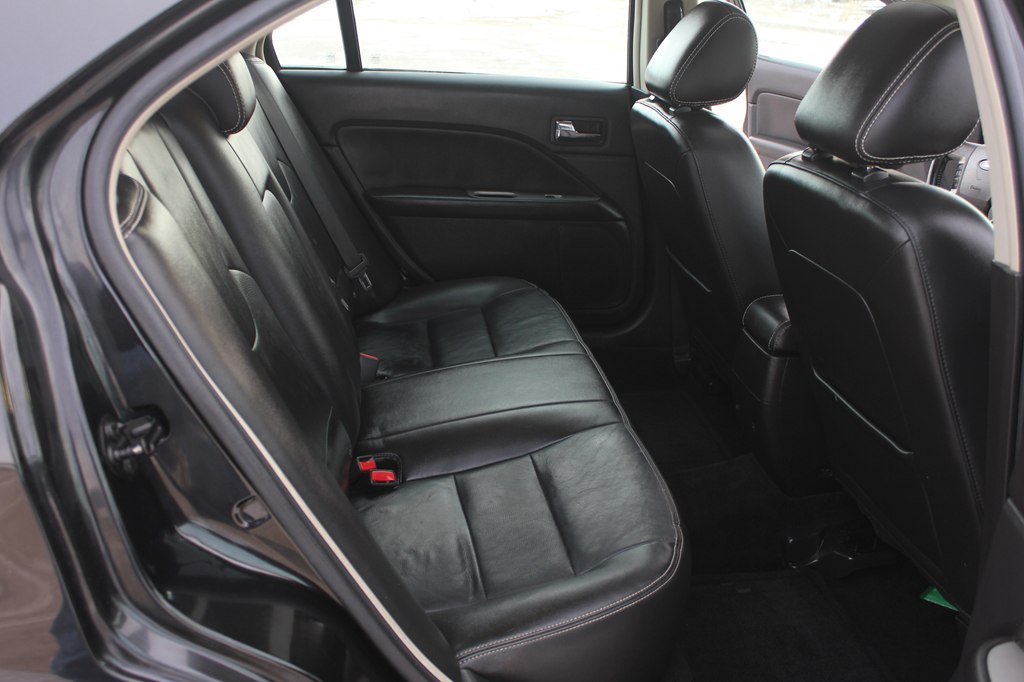 Photo 36 of this FORD FUSION