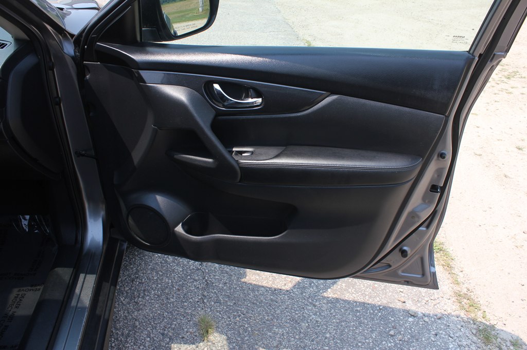 Photo 24 of this NISSAN ROGUE