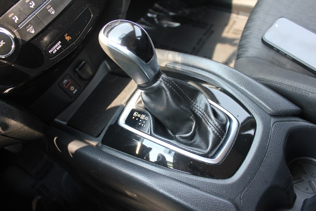 Photo 22 of this NISSAN ROGUE