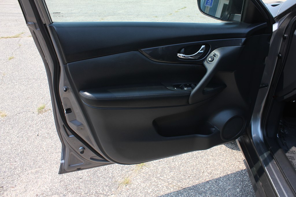 Photo 9 of this NISSAN ROGUE