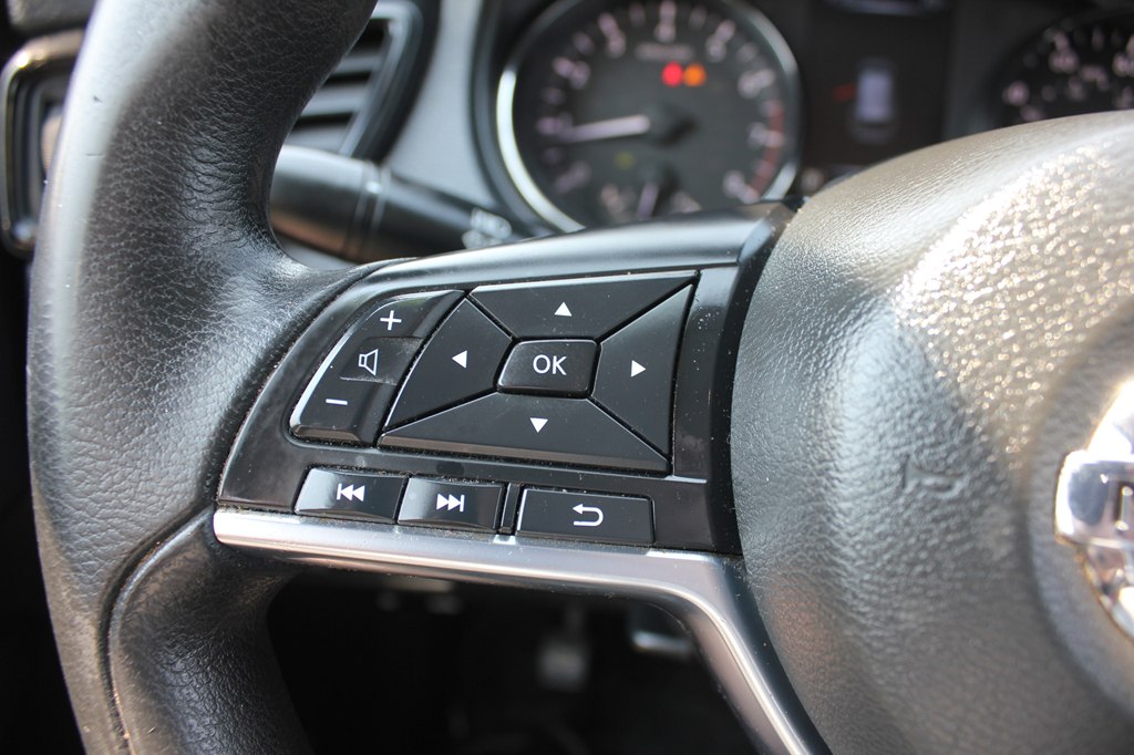 Photo 14 of this NISSAN ROGUE