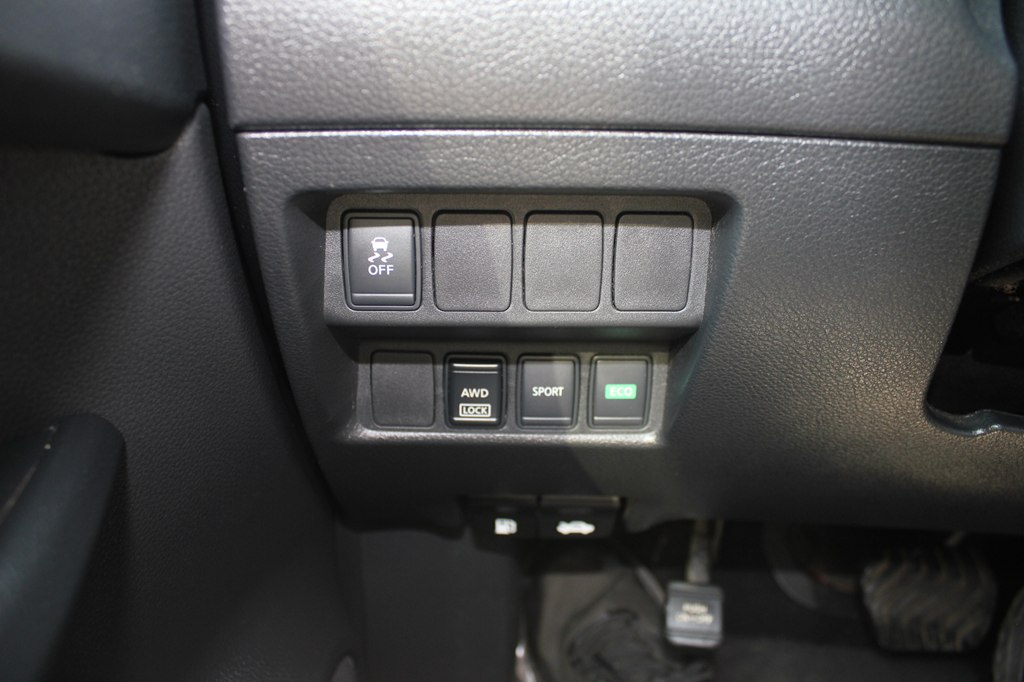 Photo 18 of this NISSAN ROGUE