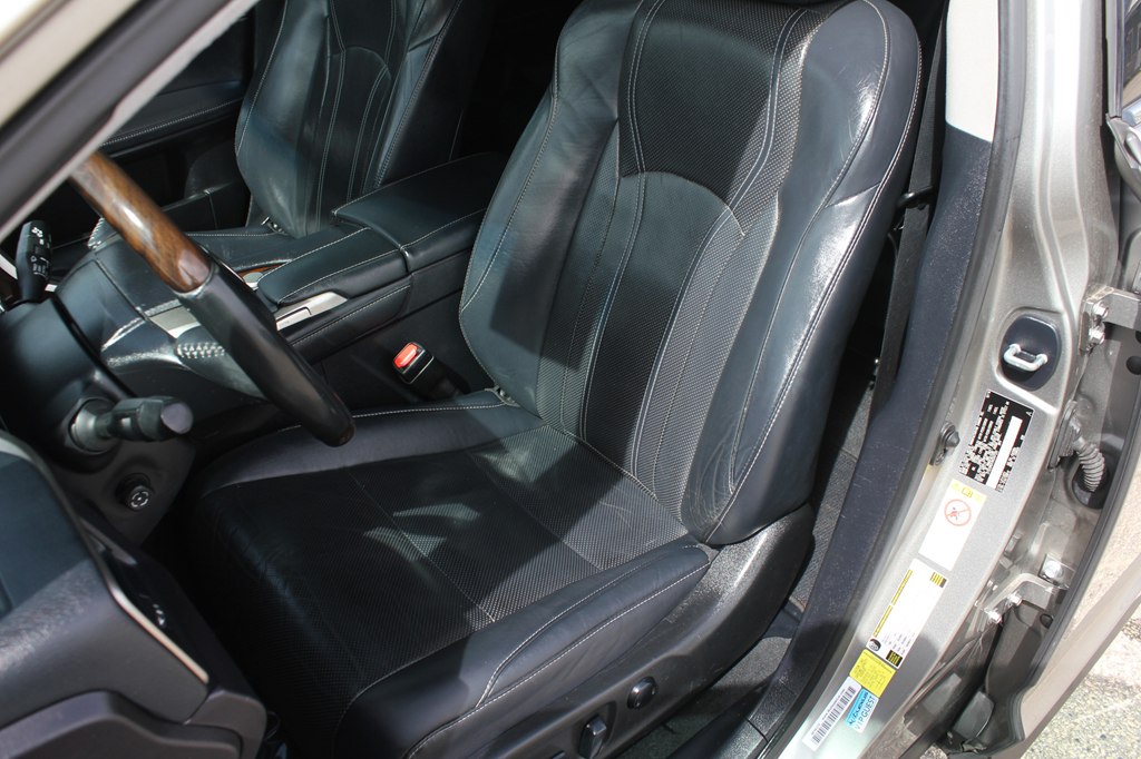 Photo 33 of this LEXUS RX 350