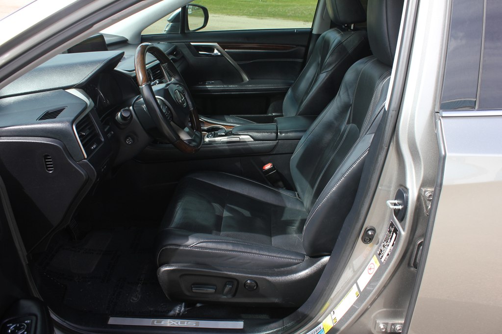 Photo 32 of this LEXUS RX 350