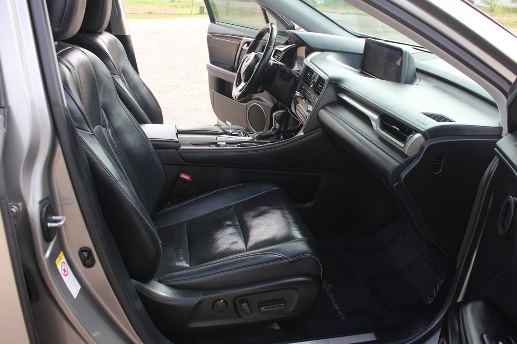 Photo 35 of this LEXUS RX 350