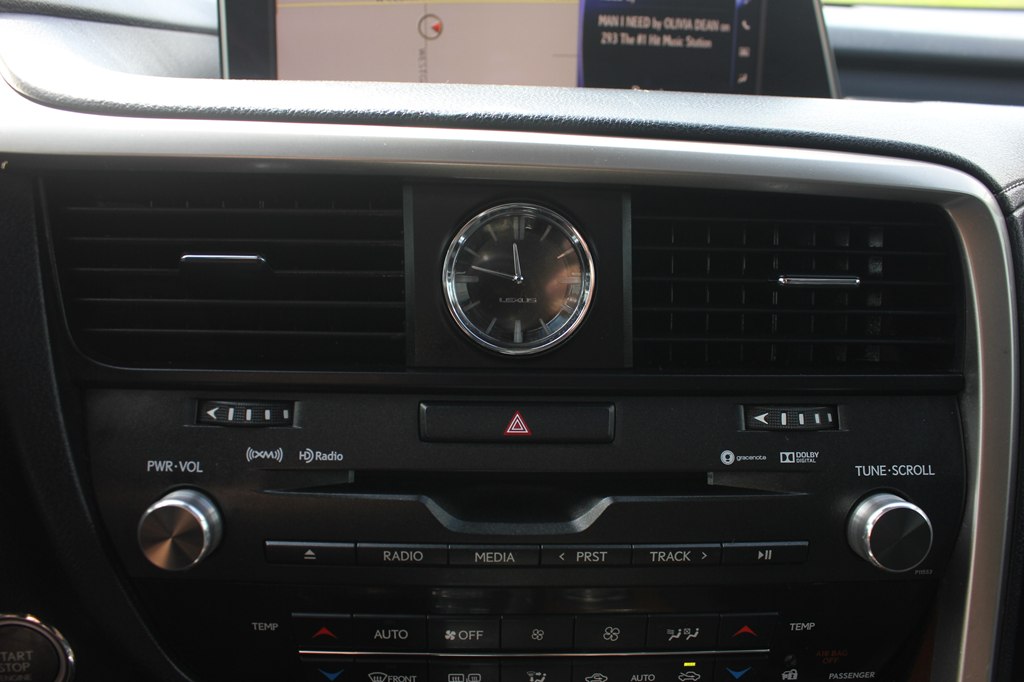 Photo 19 of this LEXUS RX 350