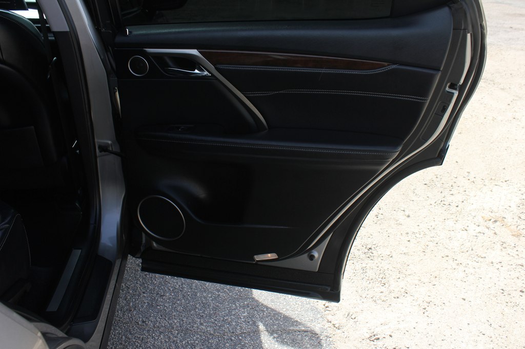 Photo 37 of this LEXUS RX 350