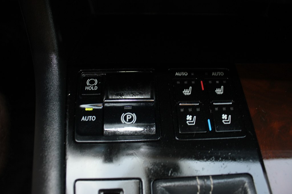Photo 21 of this LEXUS RX 350