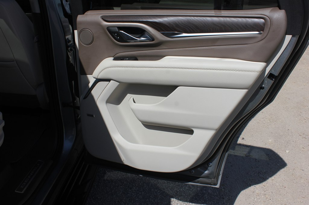 Photo 32 of this GMC YUKON