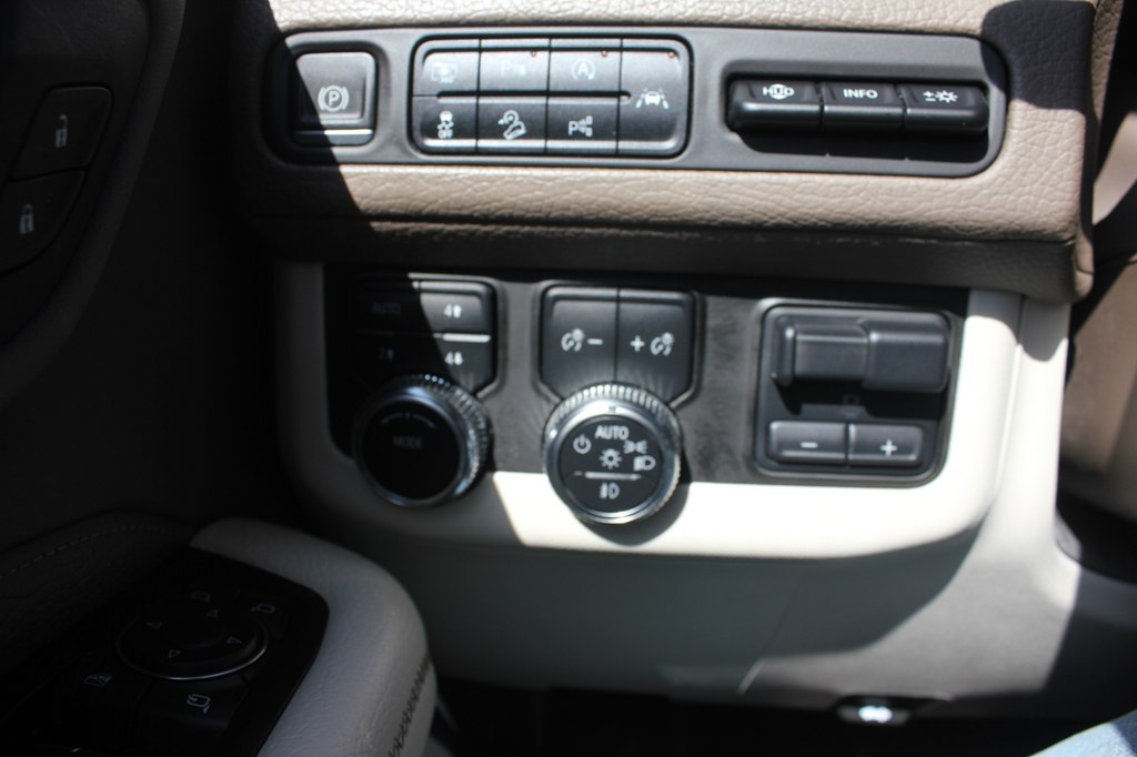 Photo 15 of this GMC YUKON