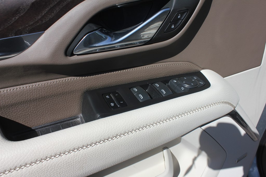 Photo 25 of this GMC YUKON