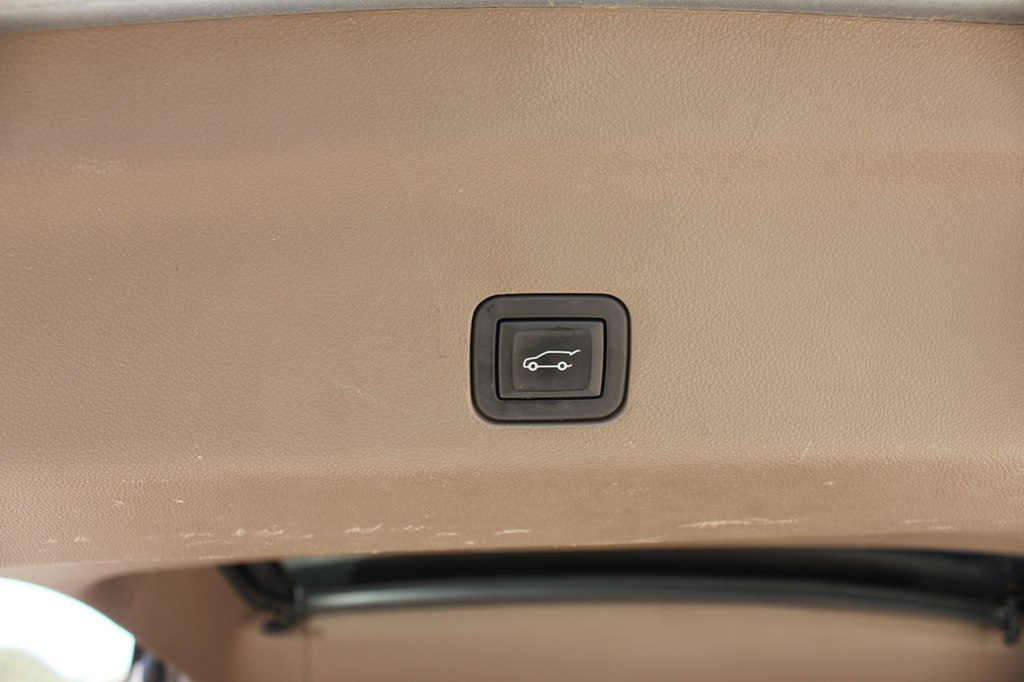 Photo 46 of this GMC YUKON