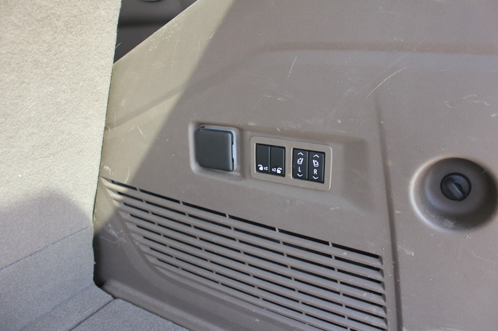 Photo 44 of this GMC YUKON