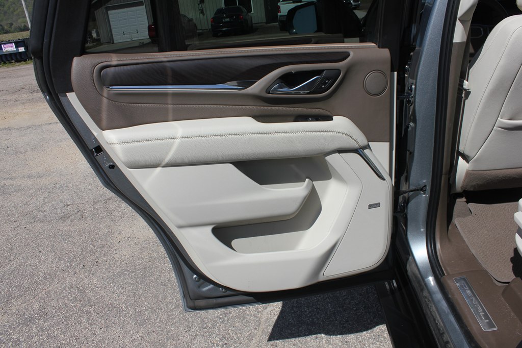Photo 37 of this GMC YUKON