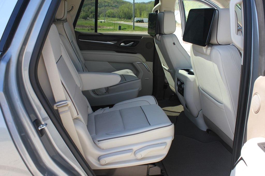 Photo 33 of this GMC YUKON