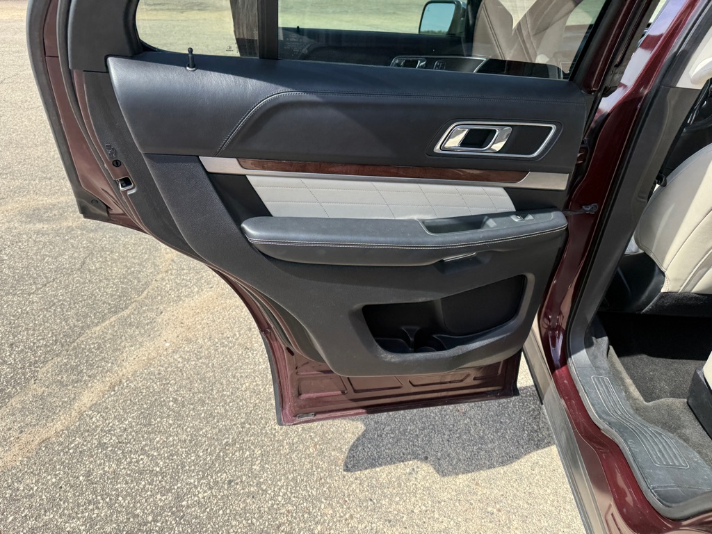 Photo 38 of this FORD EXPLORER