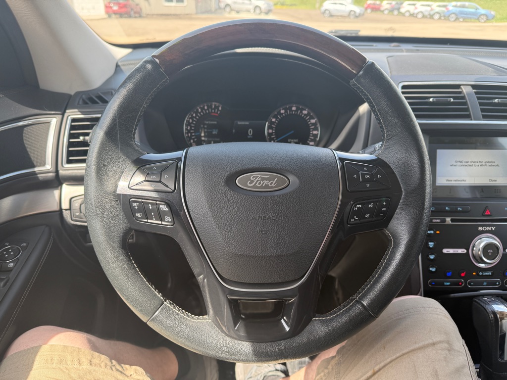 Photo 14 of this FORD EXPLORER