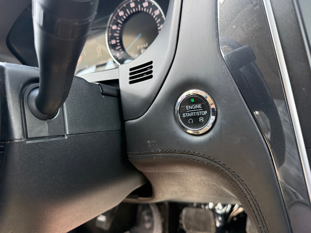 Photo 19 of this FORD EXPLORER