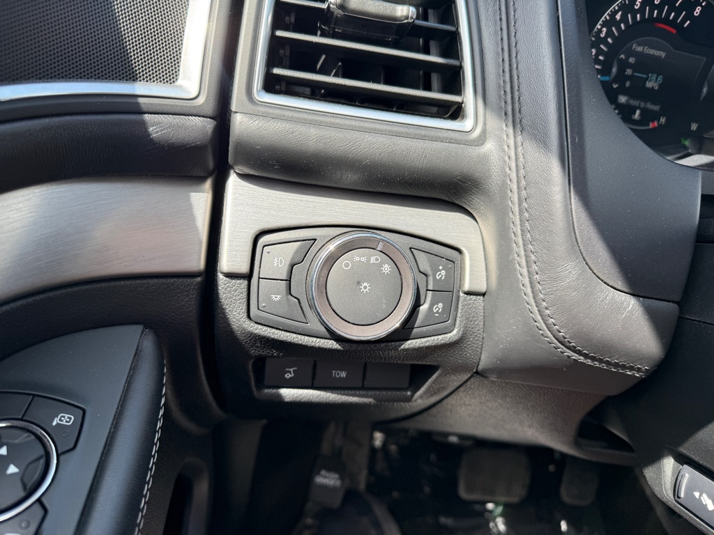 Photo 22 of this FORD EXPLORER
