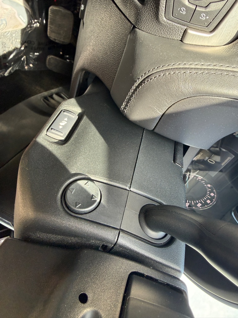 Photo 21 of this FORD EXPLORER