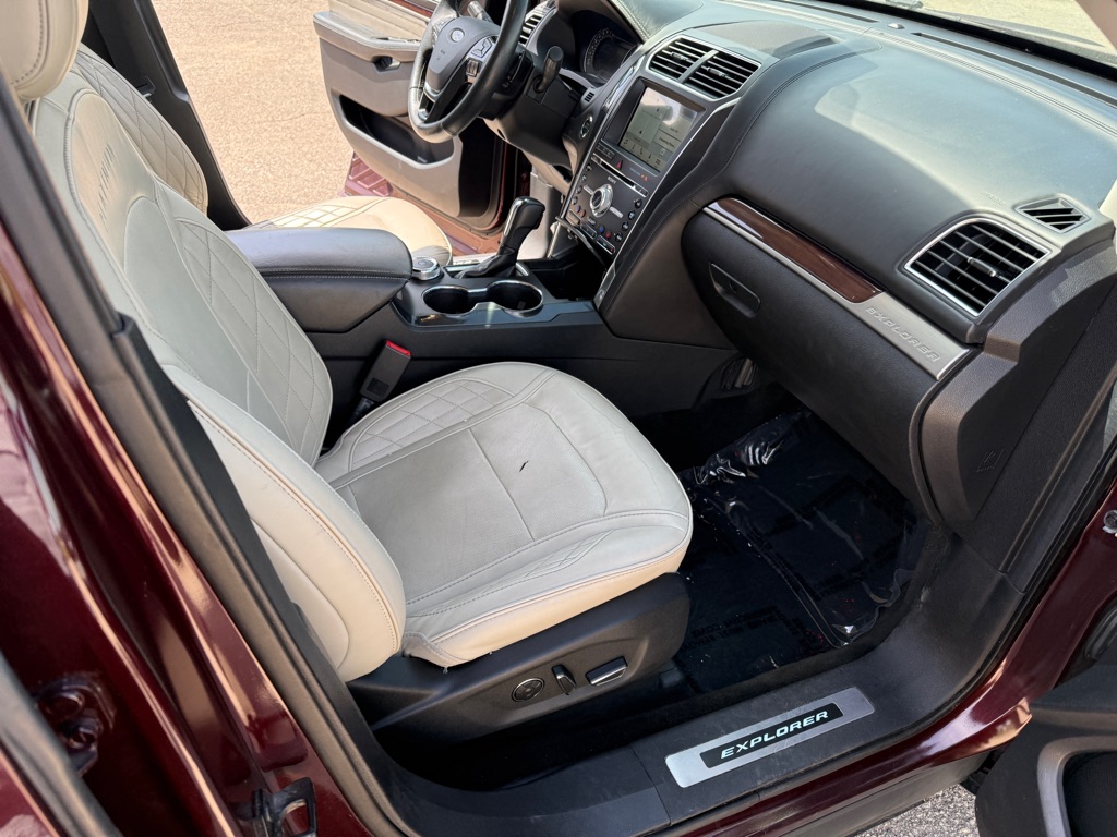 Photo 32 of this FORD EXPLORER