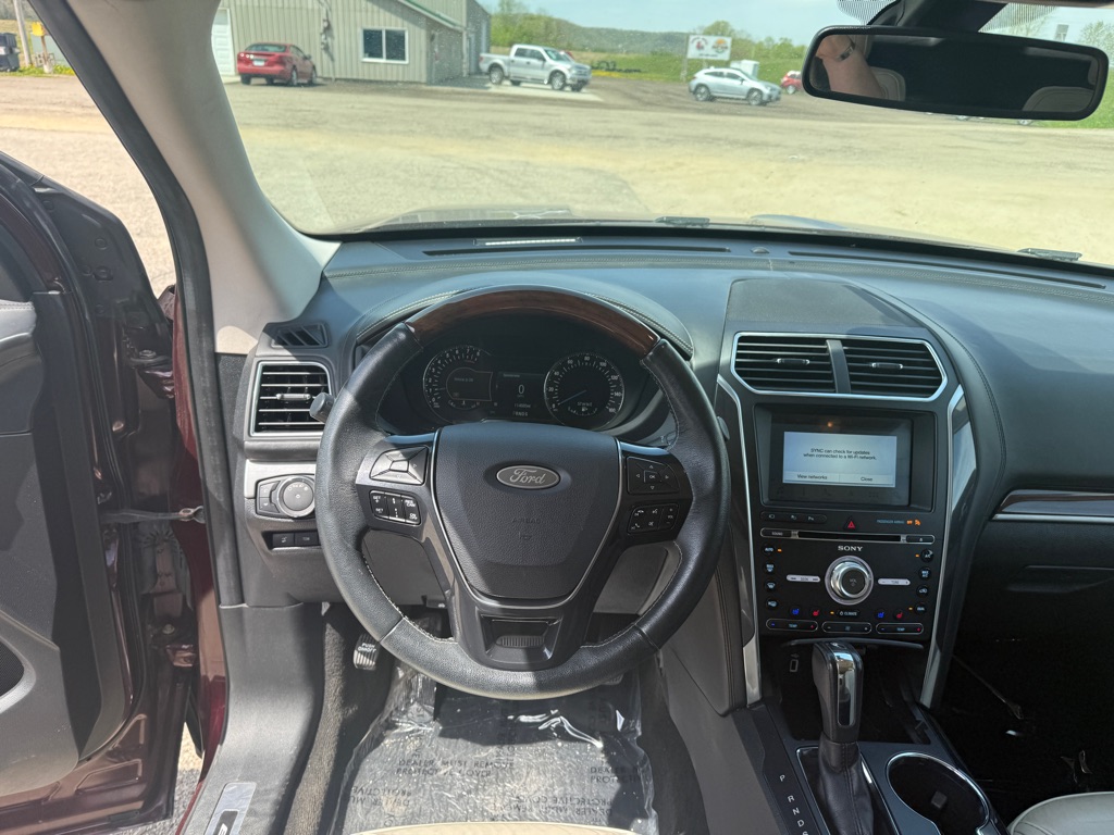 Photo 13 of this FORD EXPLORER