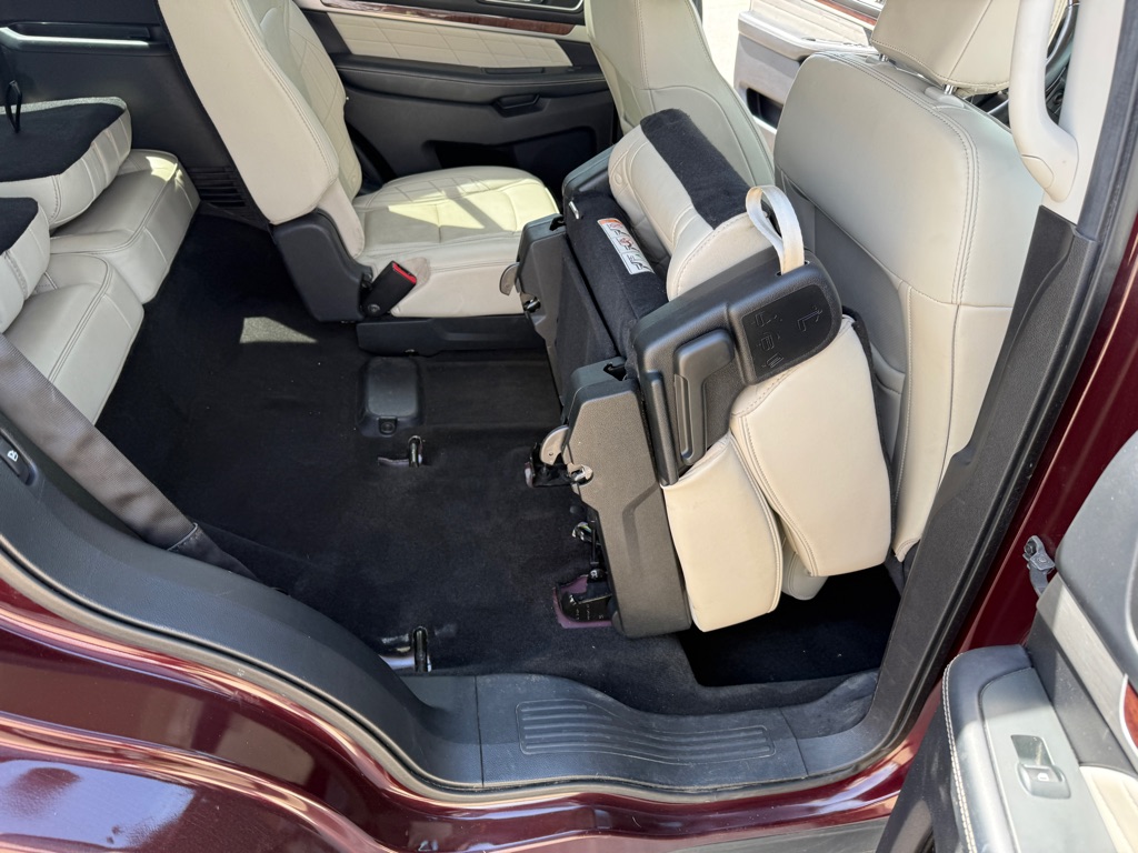 Photo 36 of this FORD EXPLORER