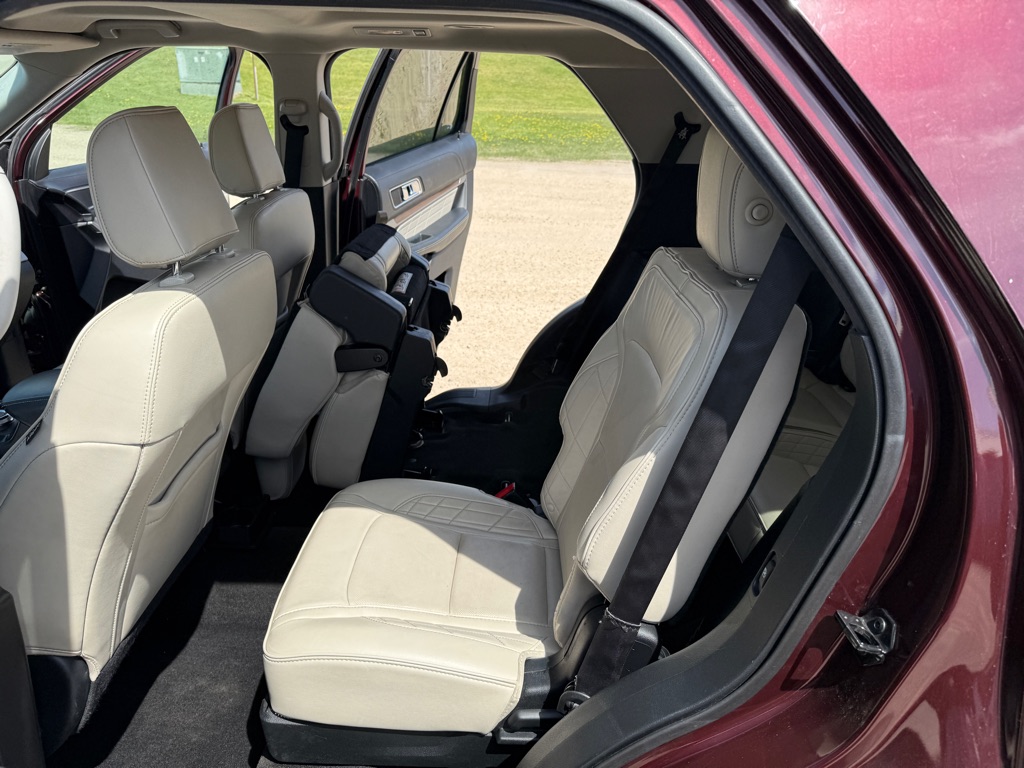 Photo 39 of this FORD EXPLORER